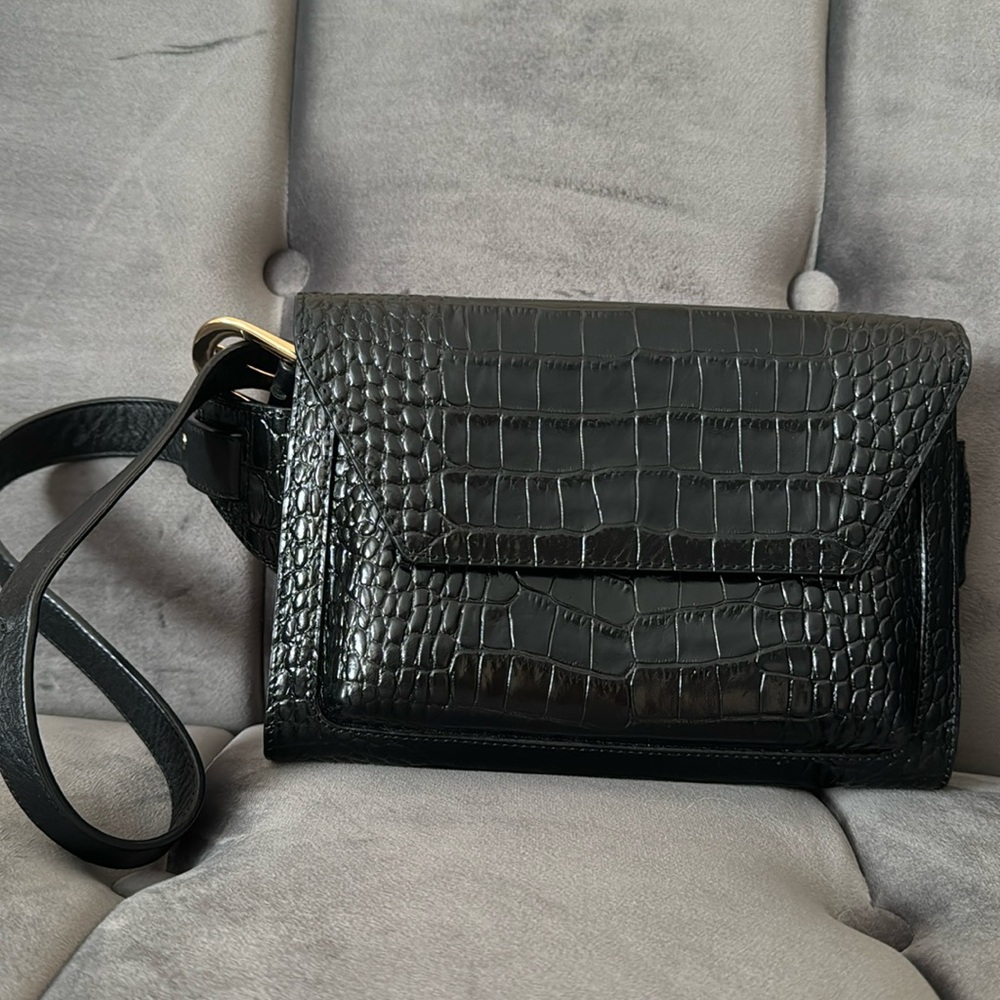 BELT BAG IN PRINTED CROCODILE BLACK LEATHER